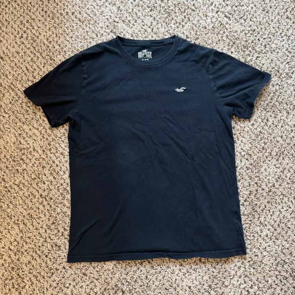 Black hollister tee